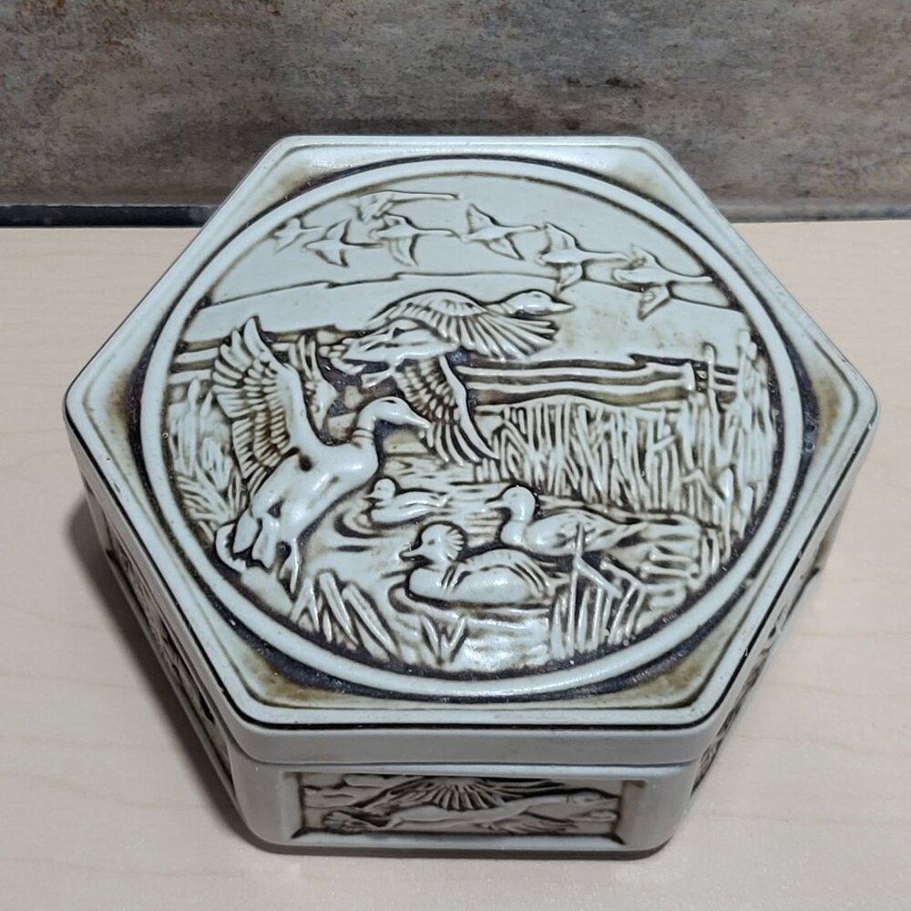 Vintage Avon Ceramic Duck Hexagon Trinket Box Ceramarte Brazil 1980